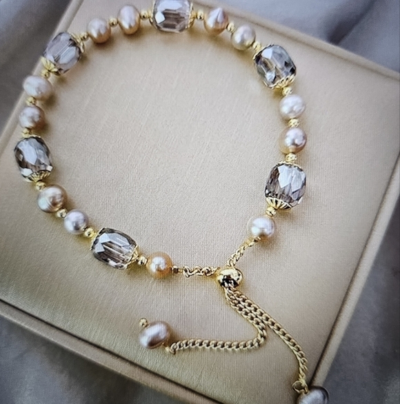 NWT Elegant Gold and Cream Pearl Bracelet Chinese Style - Picture 3 of 6